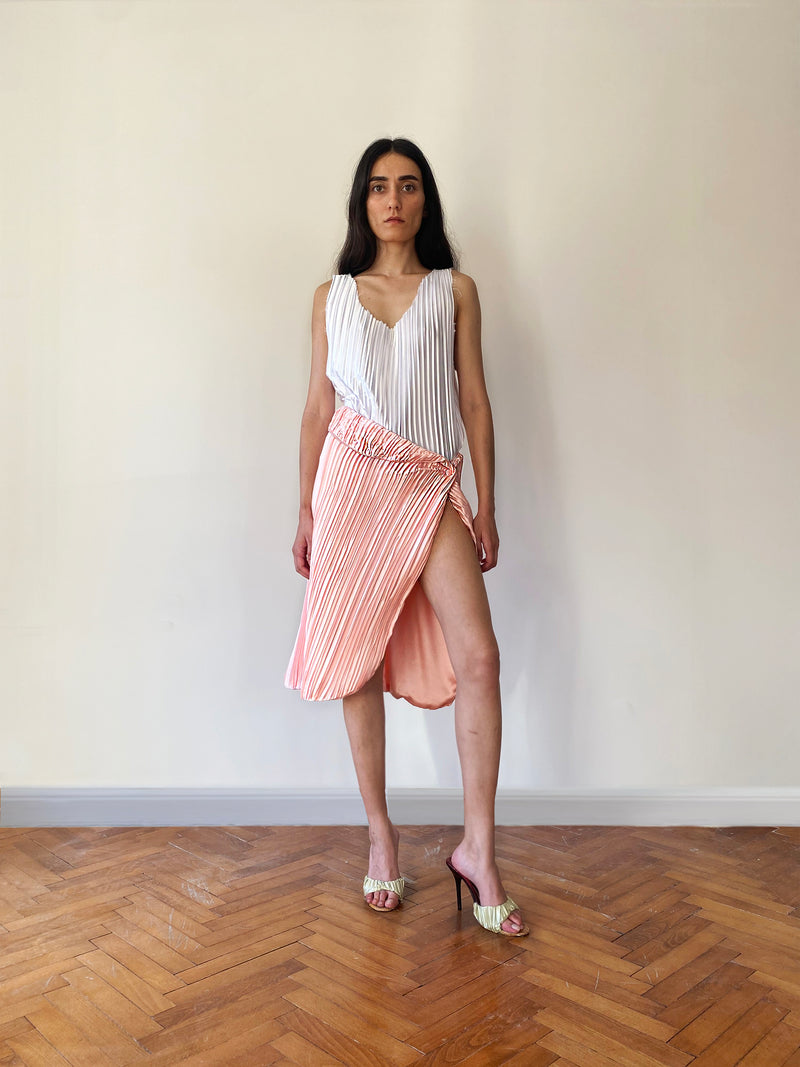 WHITE PLEAT ATHLETE