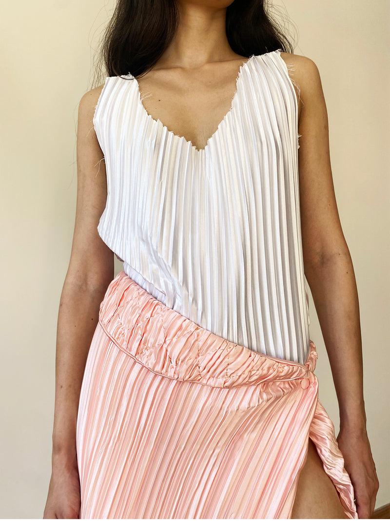WHITE PLEAT ATHLETE